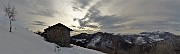 25 Oggi in cielo nubi sparse e velature estese 